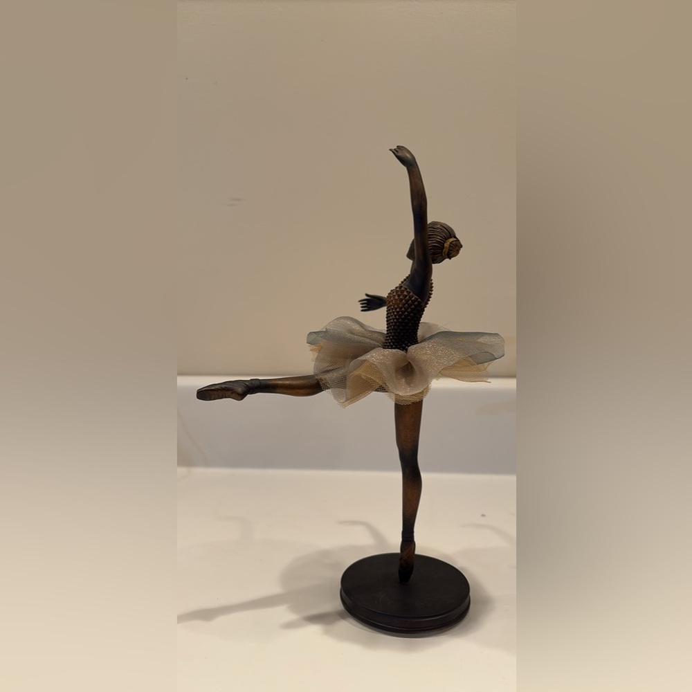 Ashton Drake Galleries “Dance of the Lily” - Picture 3 of 4